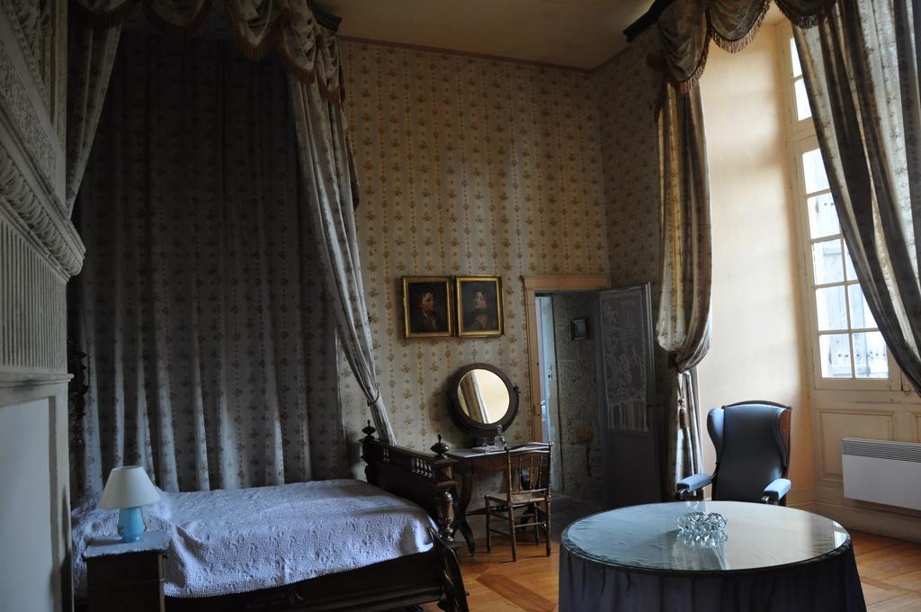 Chateau De Lanquais Bed and Breakfast Esterno foto